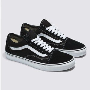*NWT* Vans Old Skool Sneaker in Black/White – US 6 Women's
